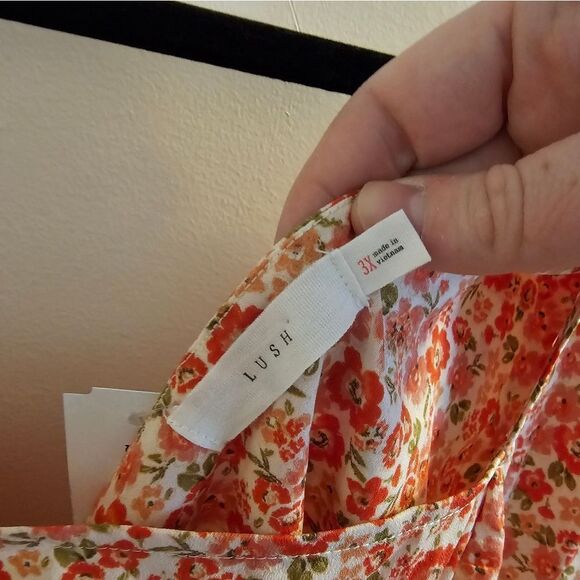 Lush brand flowered top size 3x from stitch fix - Picture 2 of 4